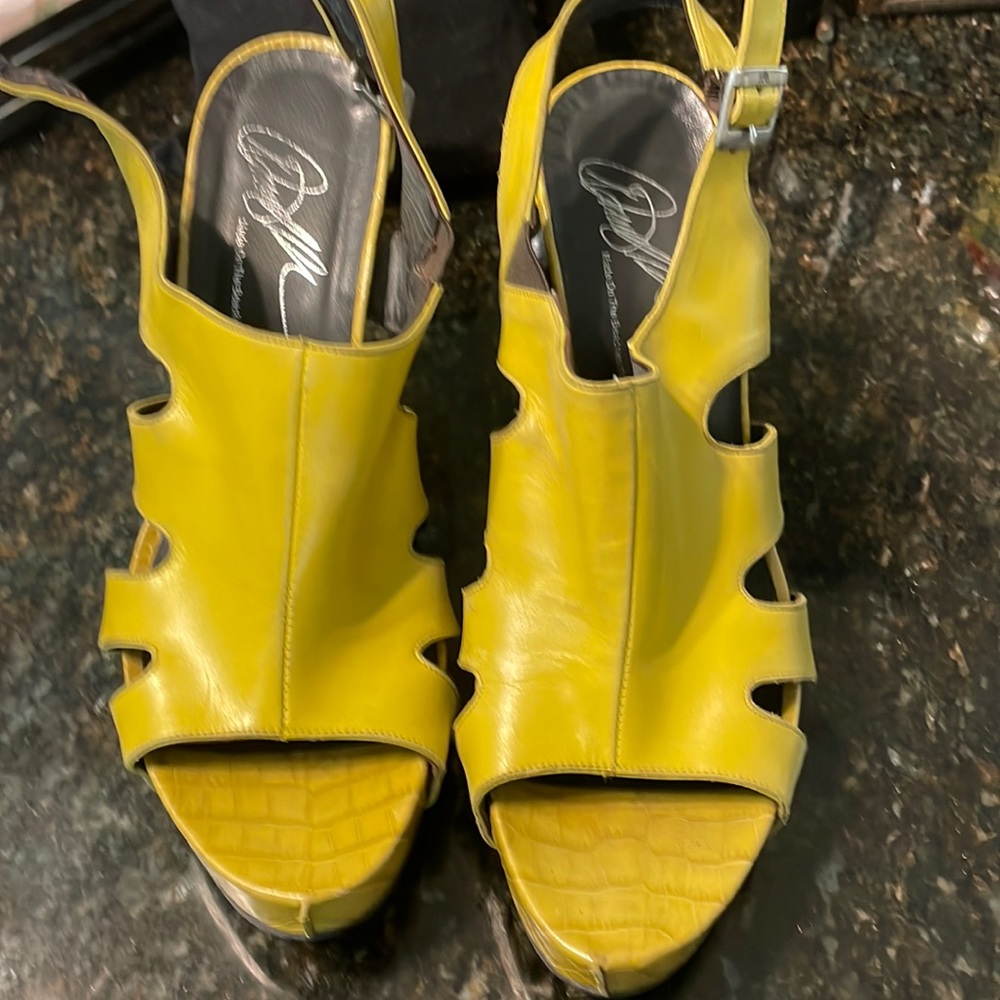 Donald Pliner Garbo S4 9 1/2M croc lime green heel